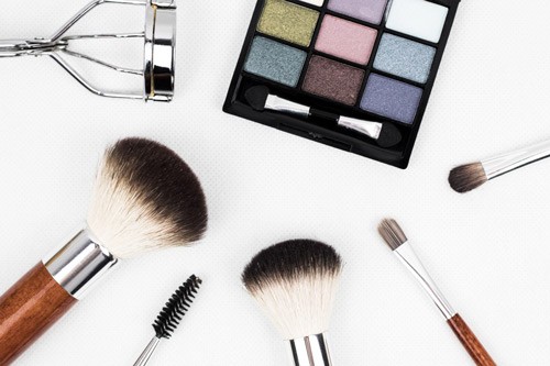 eyeshadow-make-up-make-up-brushes-208052-USE