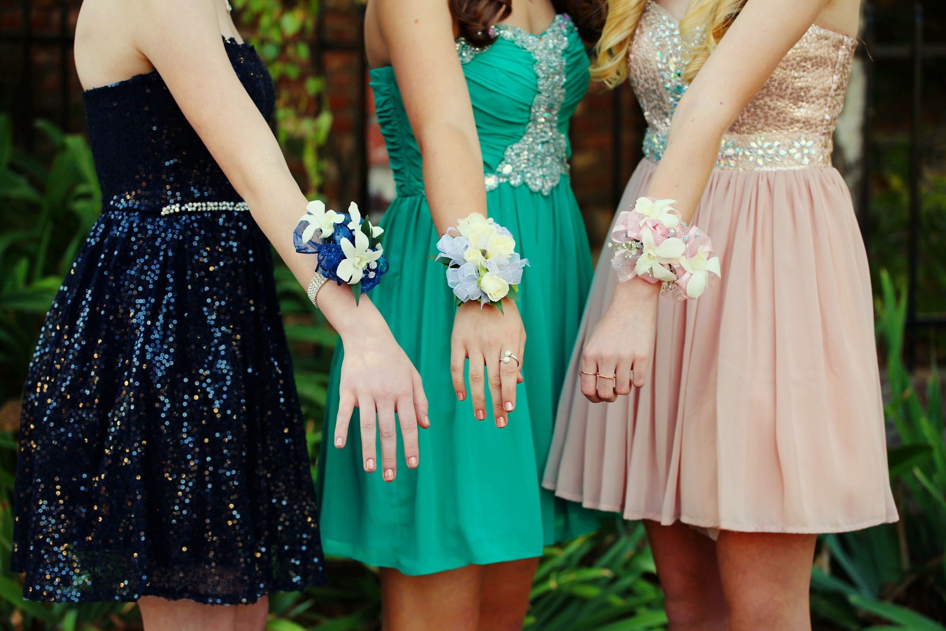 Your one-step guide to dressing prom: Dresses & Accessories | La' James College